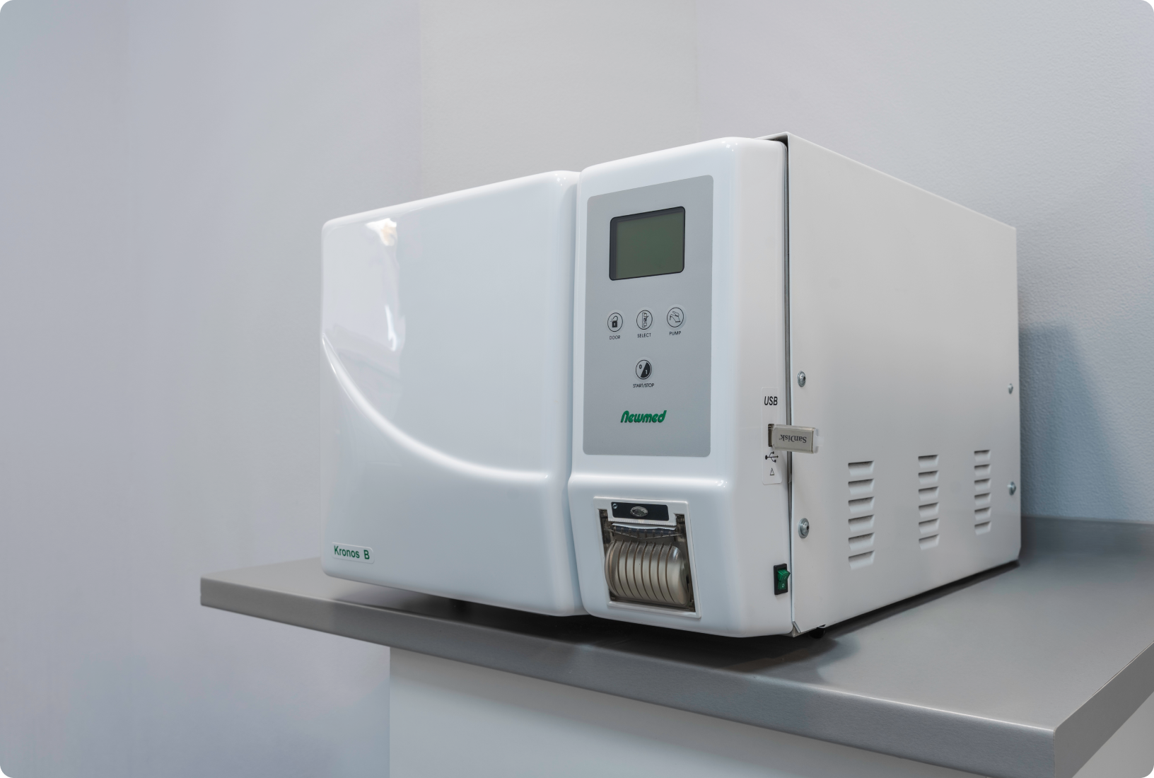 Stérilisateur autoclave utilisé au cabinet
